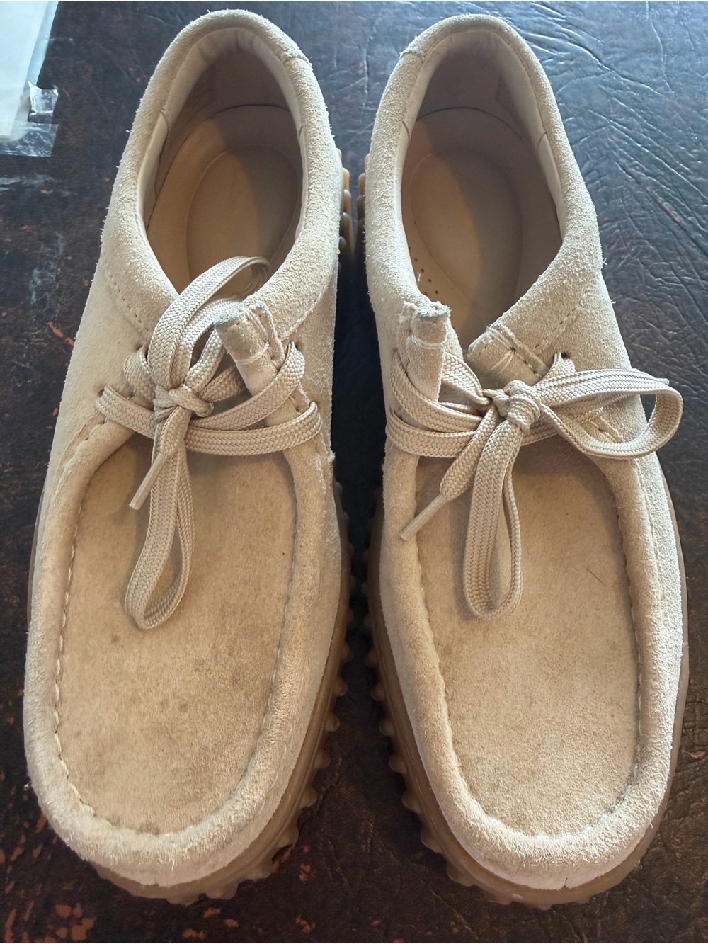 Clarks Women’s Wallabee Suede Moccasin Shoes Beige Cream Crepe Sole Size 6.5